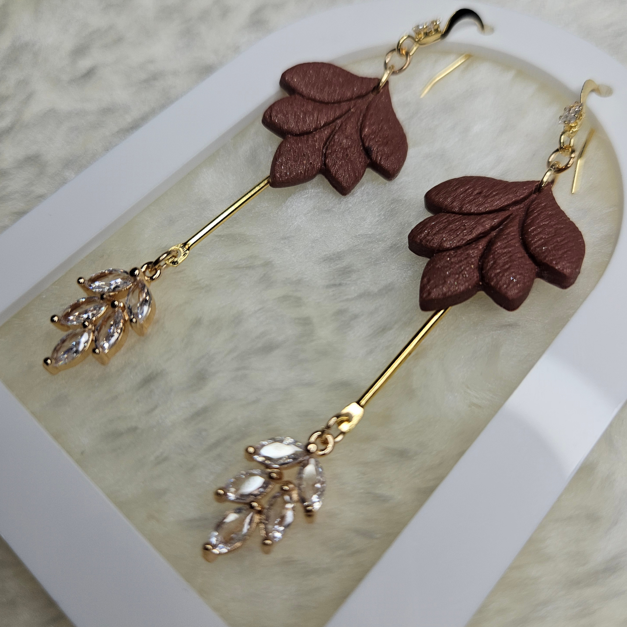 Boucle feuille suspendue