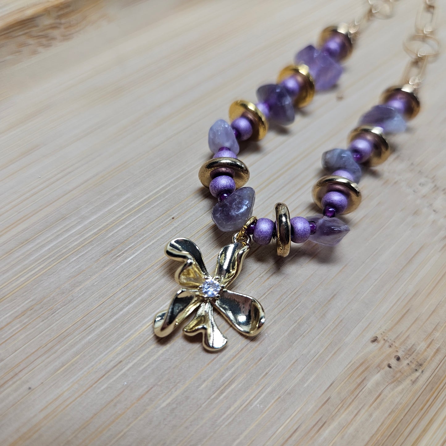 Collier violet/fleur