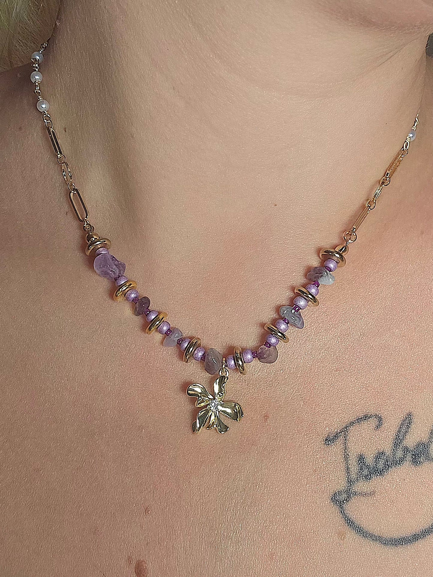 Collier violet/fleur